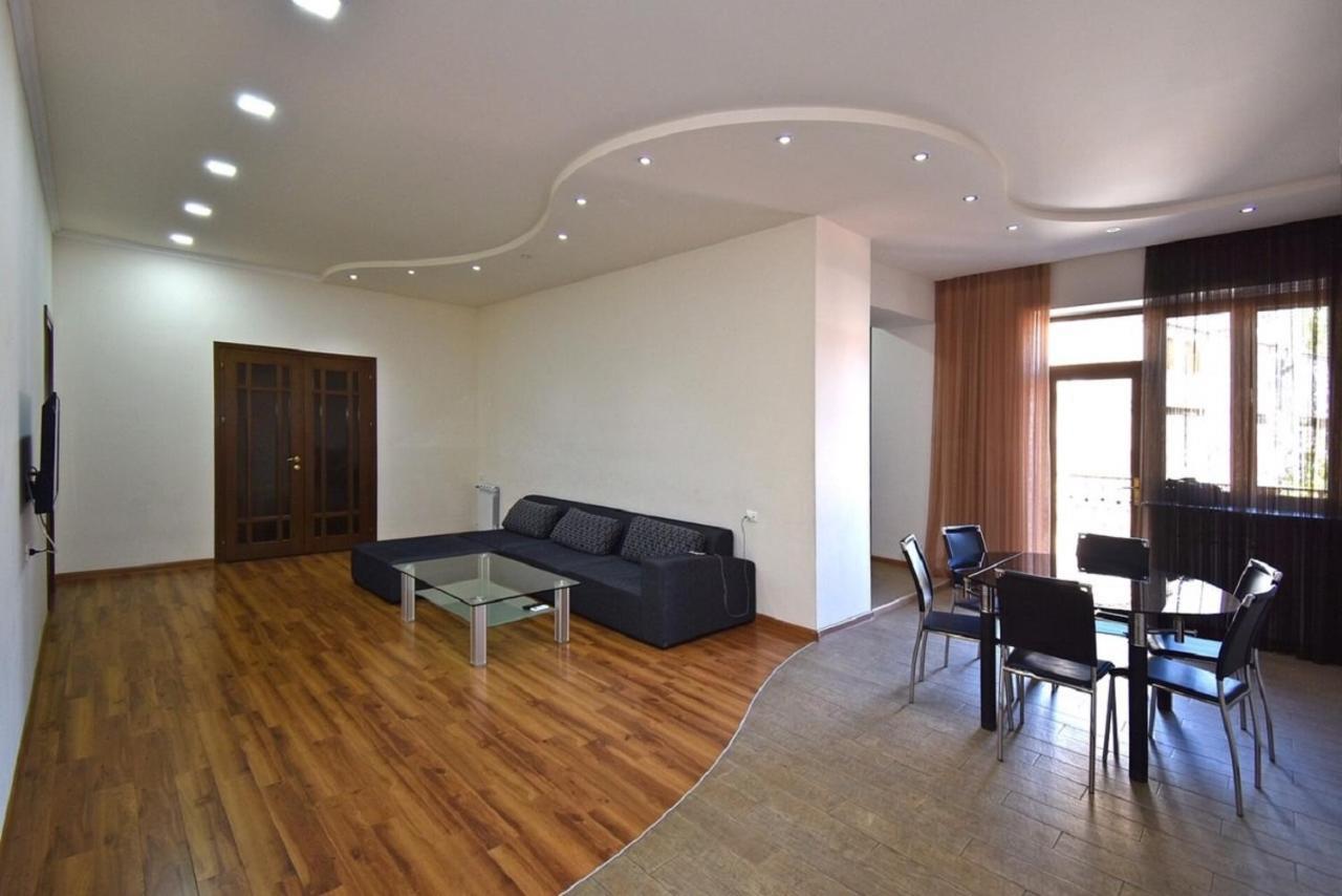 Tumanyan Street 3 Bedroom Deluxe Apartment With Large Balcony Tm662 Jerevan Exteriér fotografie